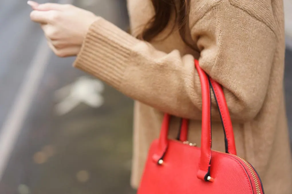 Guide des tendances - Les sacs rouges et comment les combiner
