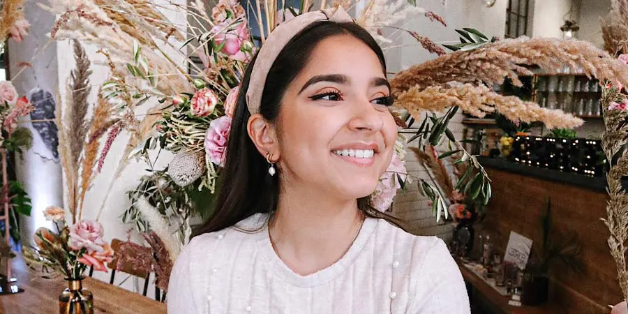 Conseils de maquillage, relations amoureuses et cuisine - L'influenceuse Sanny Kaur interviewée par FIV