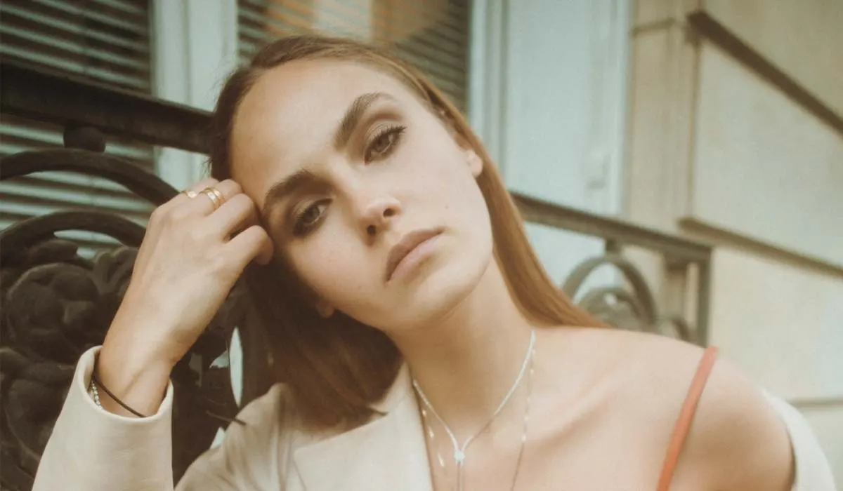 Interview d'Elena Carrière : sur la pression des médias sociaux, la santé mentale & GNTM