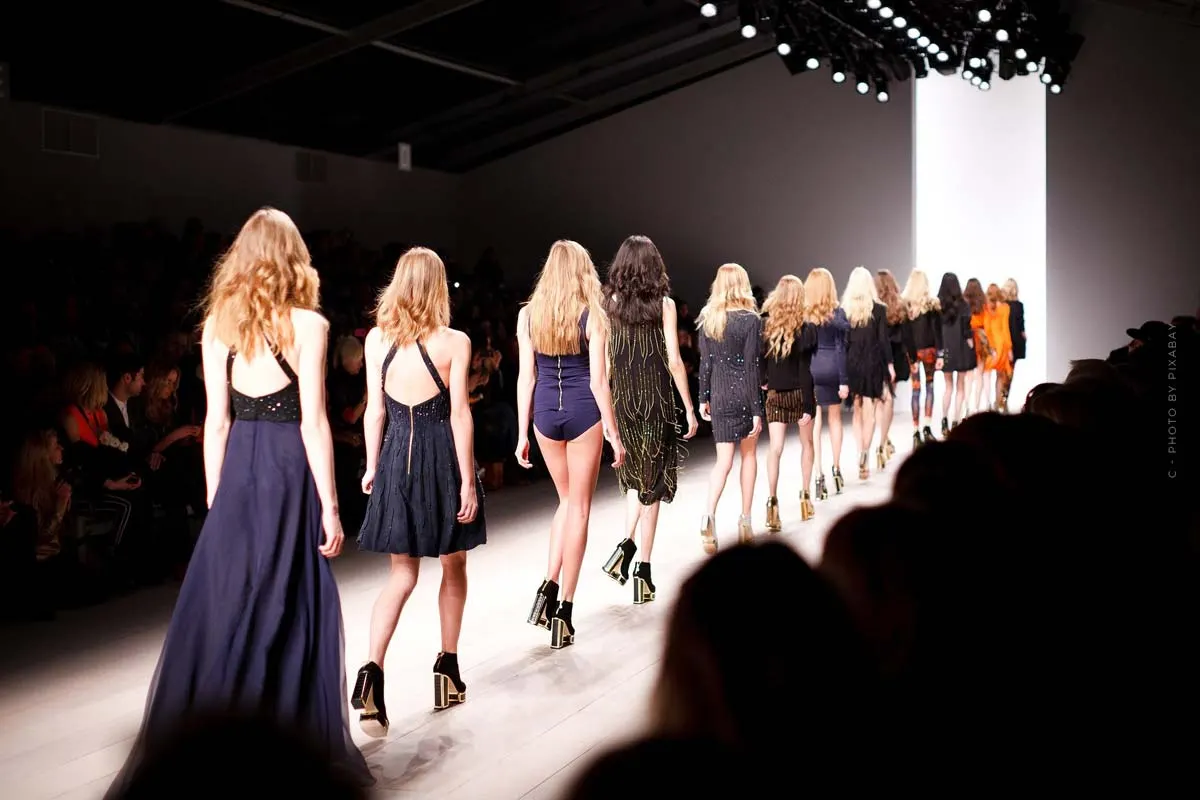 Jacquemus : Carrière, collections, mini-sacs à main et chapeaux