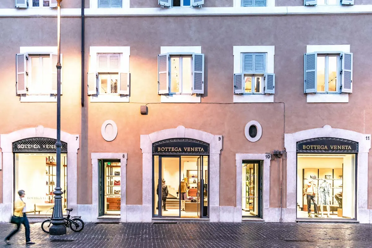 Bottega Veneta : chaussures, sacs et articles de maroquinerie au design minimaliste
