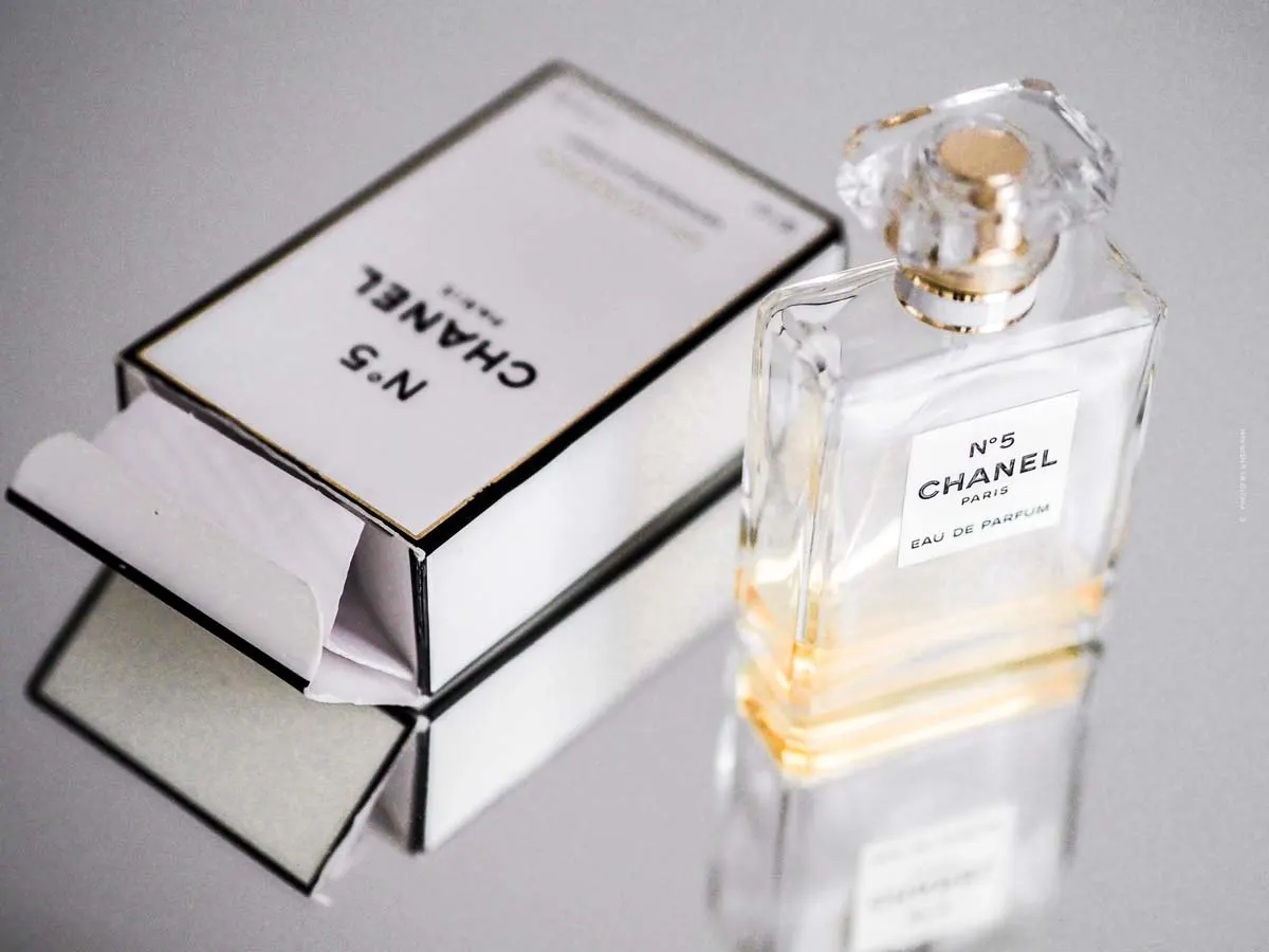 Chanel No. 5 : Le classique intemporel du monde de la parfumerie - Parfum & Signification