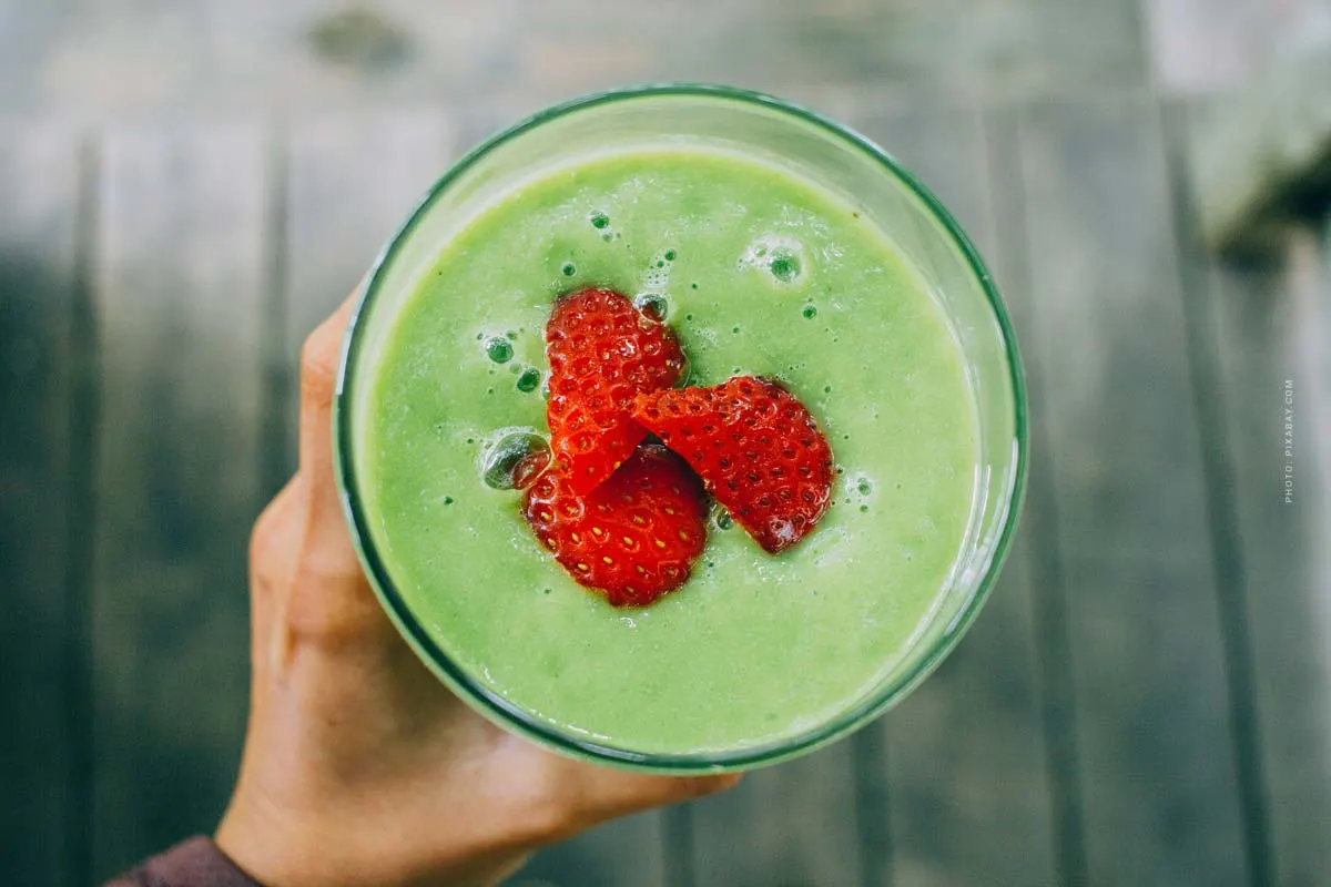 Recettes de smoothies verts : Pomme, fraise, kiwi, avec épinards, roquette & co.