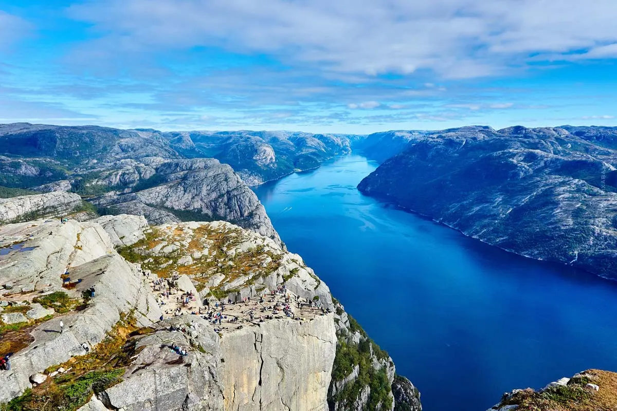Faire du camping en Norvège : En route avec la tente de toit ! Camping, randonnée et liberté