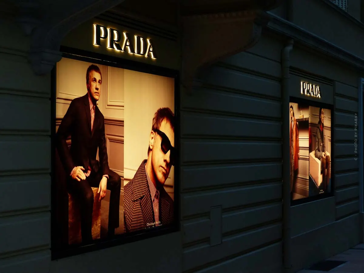 Marques de mode avec P- Prada, Puma et Philipp Plein