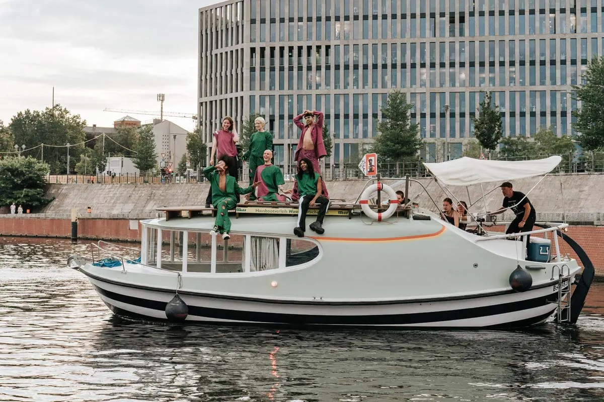 Damur Mode sur le bateau : le streetwear haut de gamme berlinois - FW 2023 été