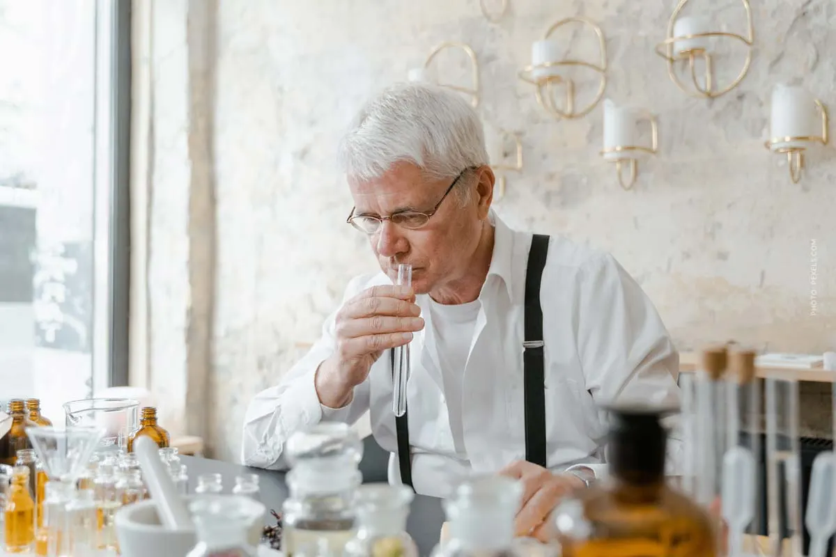 Les ingrédients (huiles) les plus chers dans les parfums : Oud, Ambergris, huile de rose & Co.