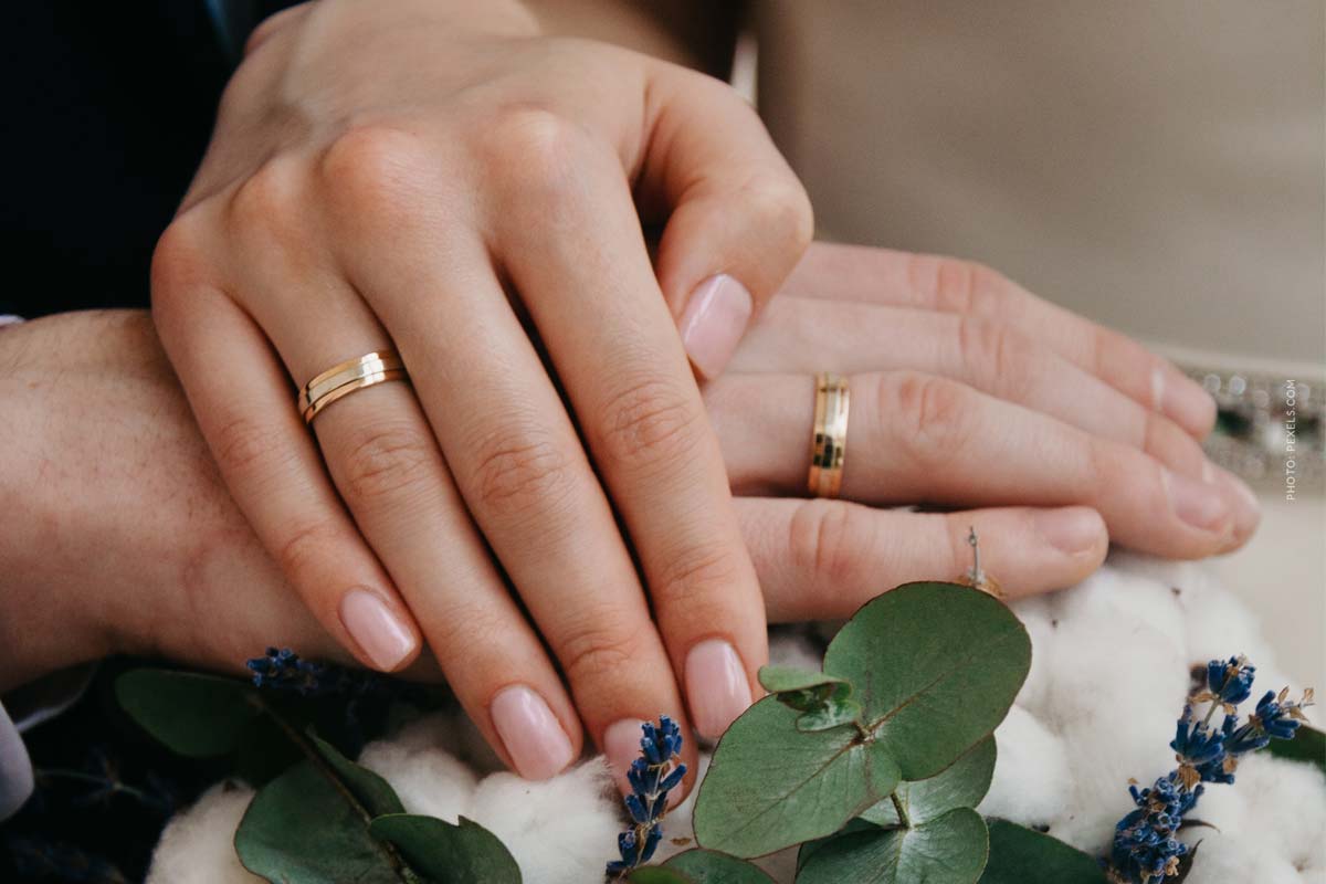 Conseils utiles sur les alliances de mariage : origine, signification, propriétés & cie.