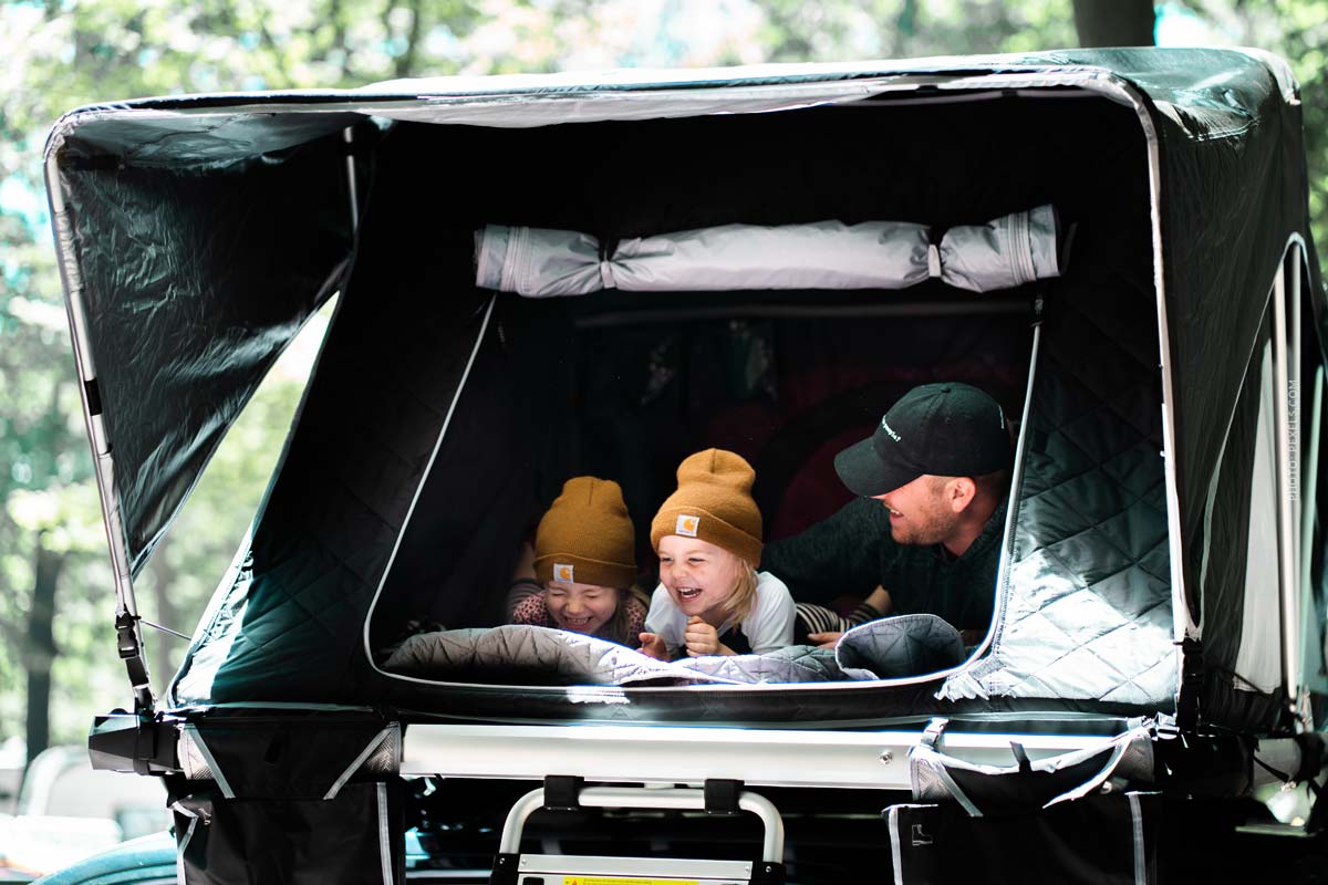 dachzelt-auto-familie-kinder-raise-ulaub-camping-natur-ferien-outdoor