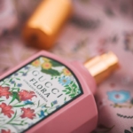 parfum-fragrance-test-gucci-brand-flora-flacon-table-testing-new-flavor